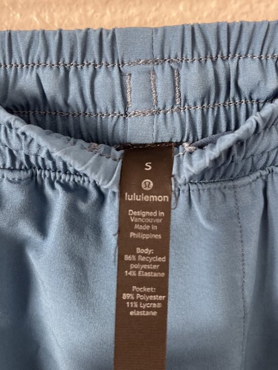 Lululemon Pace Breaker Shorts Men's Sz Small Navy 9" Linerless Activewear - Picture 2 of 4